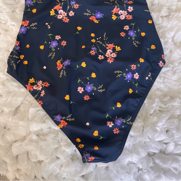 NWT Women's Bright Day Shirring One Piece Swimsuit SIZE MEDIUM - Picture 11 of 17